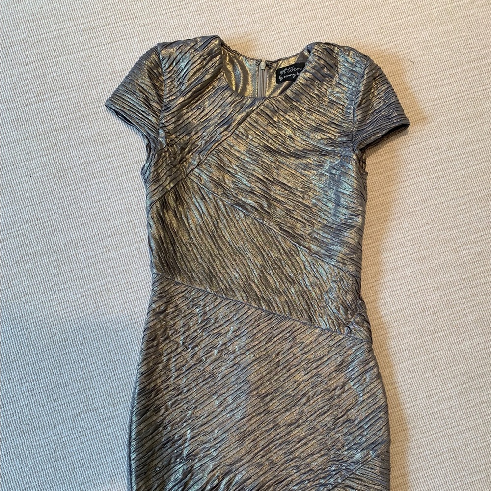 Gold fitted cropped dress
